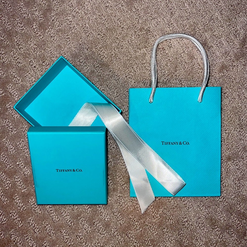 Tiffany & Co. Box | Bag | Ribbon